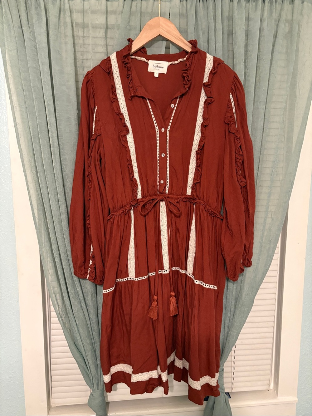 Beautiful Bohme dress with lace details